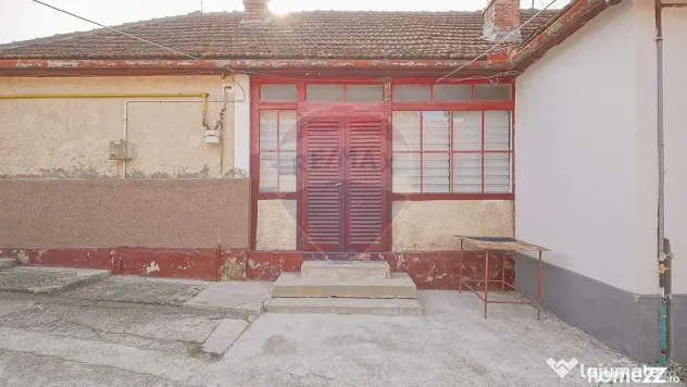 Casă cu două corpuri+teren 230 mp De Vanzare, Strada Ca...