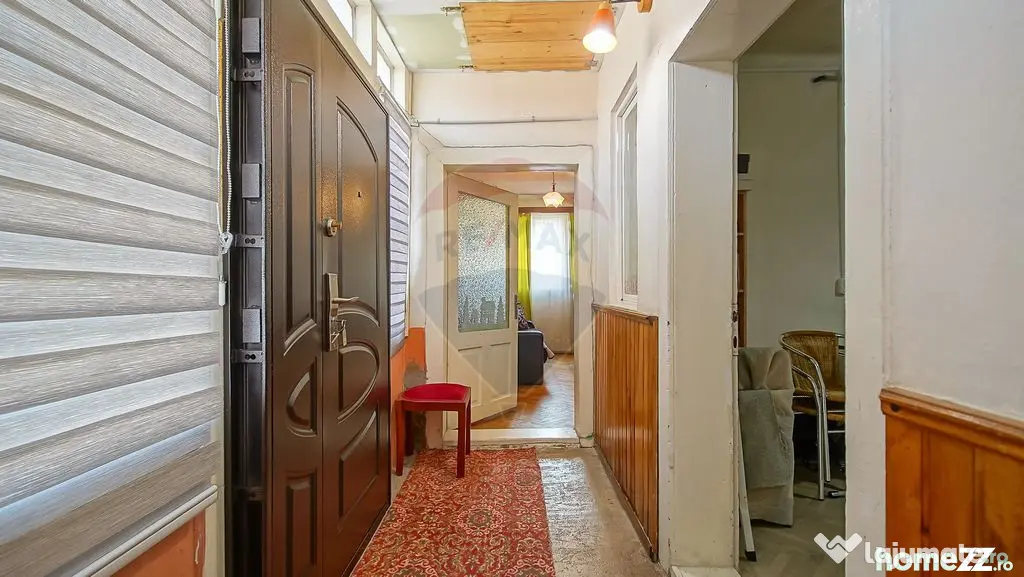 Casă cu două corpuri+teren 230 mp De Vanzare, Strada Ca...