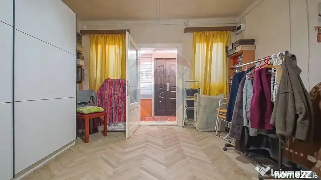Casă cu două corpuri+teren 230 mp De Vanzare, Strada Ca...