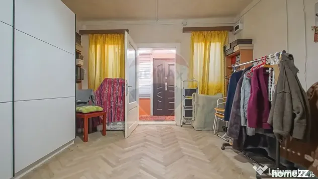 Casă cu două corpuri+teren 230 mp De Vanzare, Strada Ca...