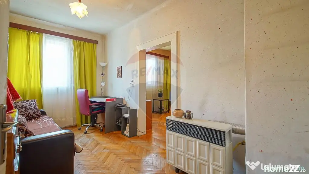 Casă cu două corpuri+teren 230 mp De Vanzare, Strada Ca...