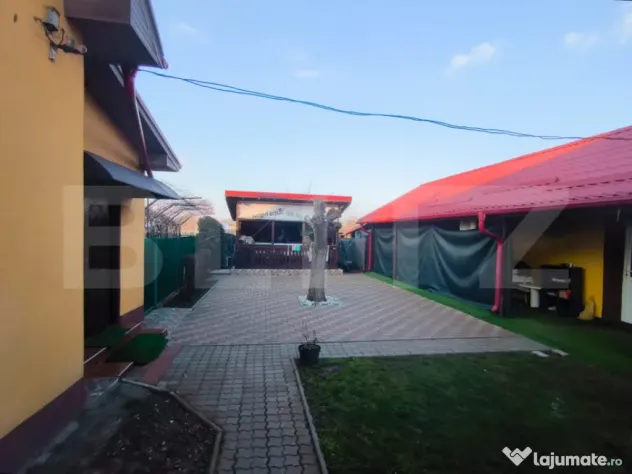 Gospodarie deosebita, casa de locuit, spatiu comercial, 155