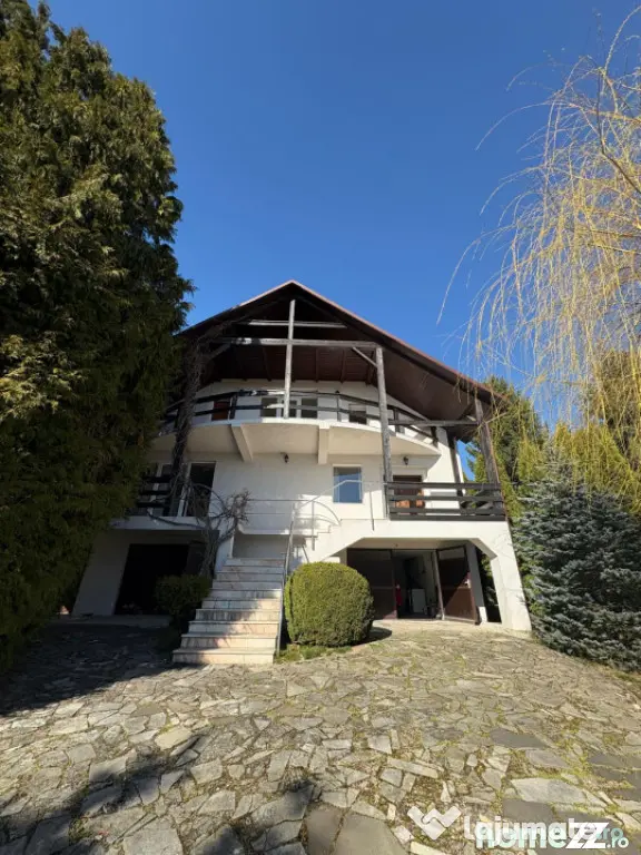 Vilă D+P+M cu piscină și saună, 5 camere, 290 mp, teren - Baia Mare (Maramures)