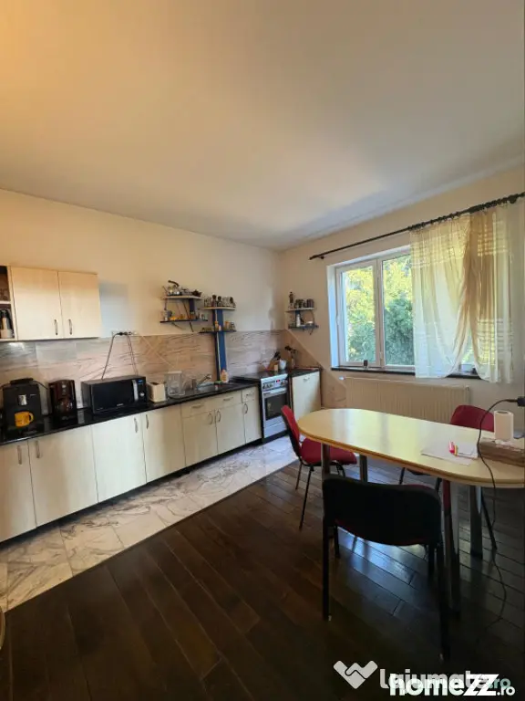 Vilă D+P+M cu piscină și saună, 5 camere, 290 mp, teren - Baia Mare (Maramures)