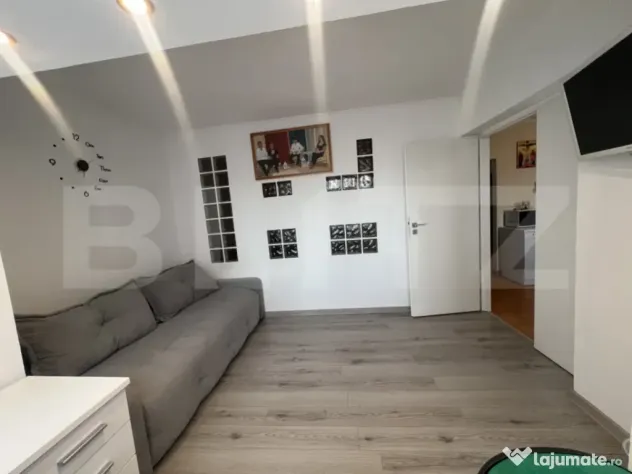 Apartament 3 camere, 60 mp, parcare, zona Sesul de Sus