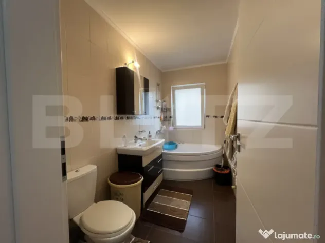 Apartament 3 camere, 60 mp, parcare, zona Sesul de Sus