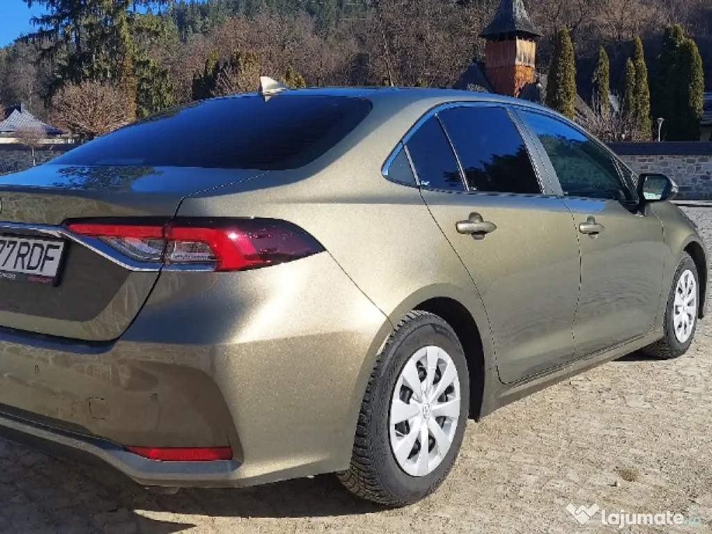 Toyota Corolla 2023, benzină 1.5, 42000 de km, impecabilă