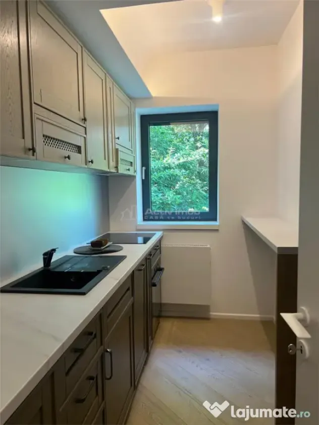 2 Camere, Lux, Cortina Academy, 3 min Metrou Academia Milita