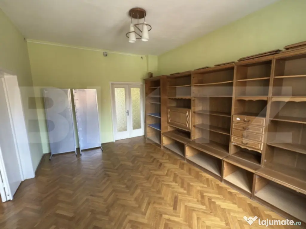 Apartament cu 5 camere, 143 mp, zona Centrala