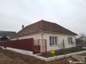 Seini, casa cocheta , cu 2 intrari 