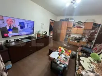 Apartament 2 camere parter – centrală proprie, bloc de c?