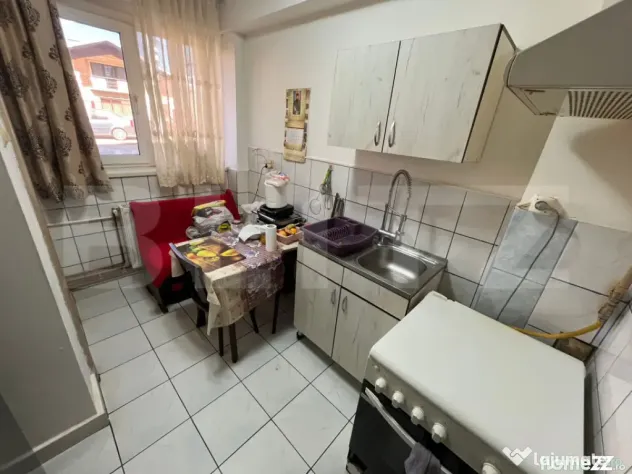Apartament 2 camere parter – centrală proprie, bloc de c?
