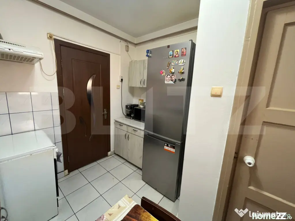 Apartament 2 camere parter – centrală proprie, bloc de c?