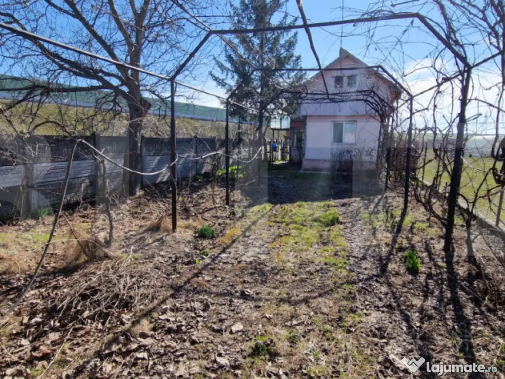 OCAZIE! Casa Ghercesti, 748mp teren intravilan - 12km de Cra
