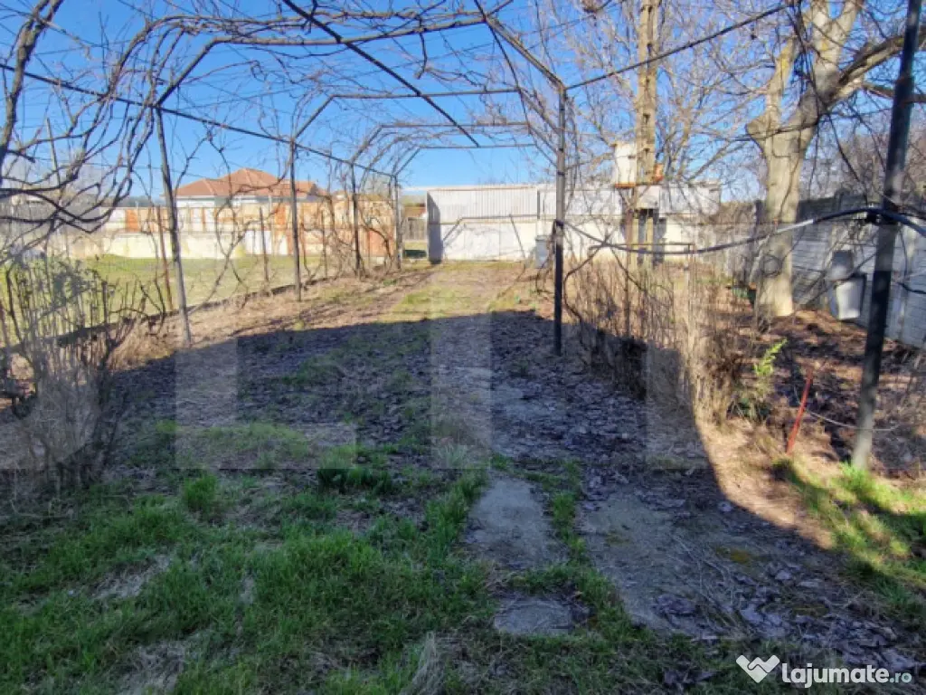 OCAZIE! Casa Ghercesti, 748mp teren intravilan - 12km de Cra