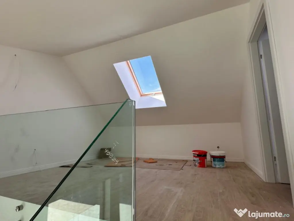 Casă cu piscină, 320 mp, teren 1.120 mp, aproape Mall Ele