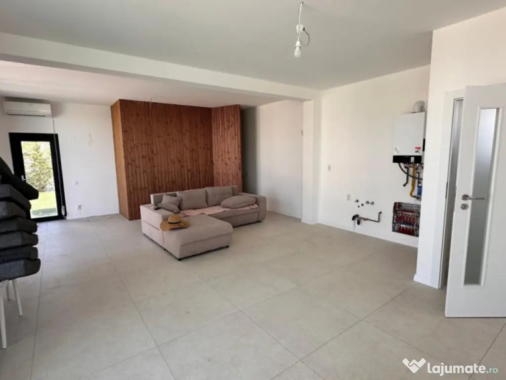 Casă cu piscină, 320 mp, teren 1.120 mp, aproape Mall Ele