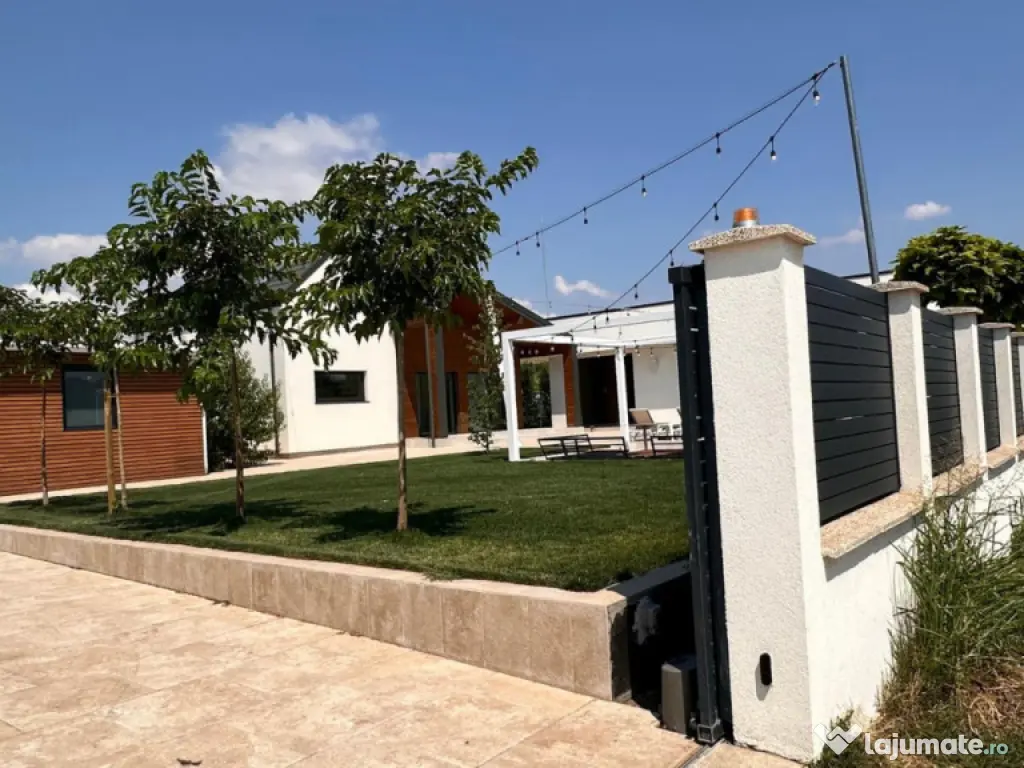 Casă cu piscină, 320 mp, teren 1.120 mp, aproape Mall Ele