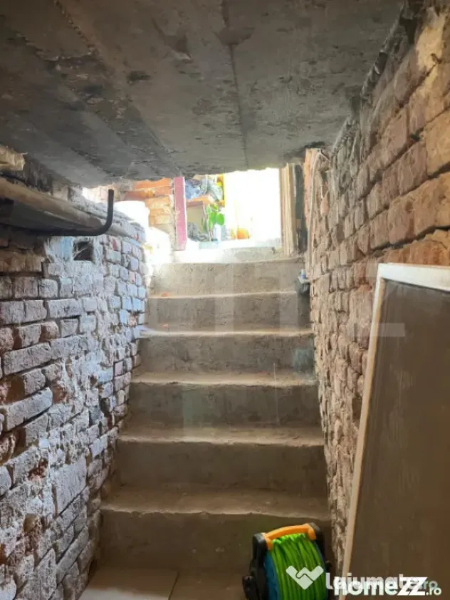 Casa Oradea ultracentrala, cu gard imprejmuire din placi de - Oradea (Bihor)