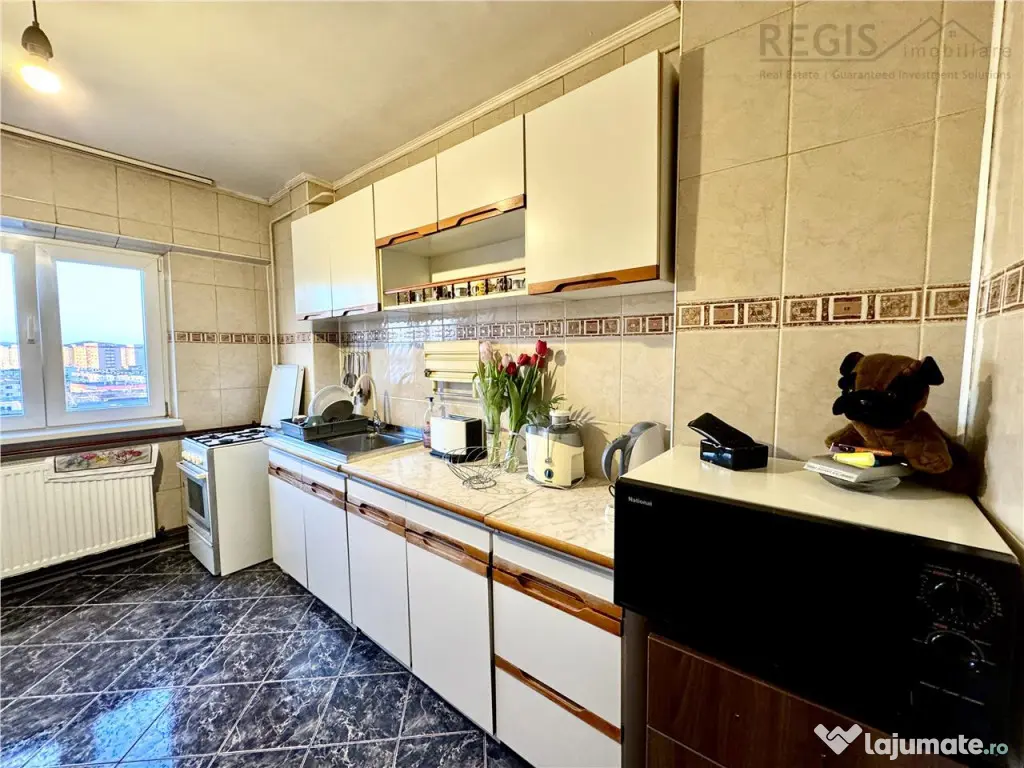 Apartament 3 camere decomandat de | Zona Judetean