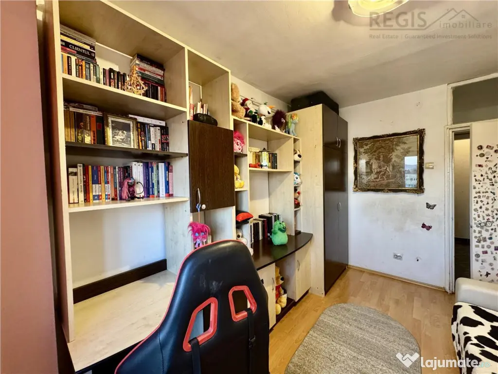 Apartament 3 camere decomandat de | Zona Judetean