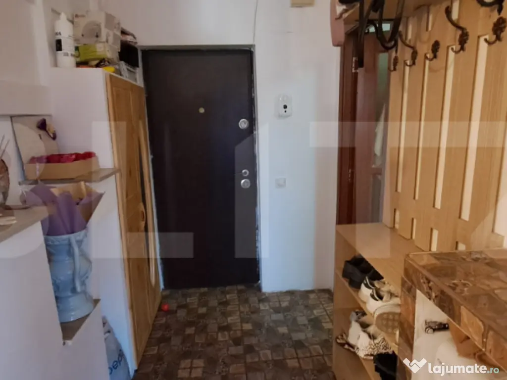 Apartament decomandat, 2 camere, 40 mp, etaj 4, zona Florilo