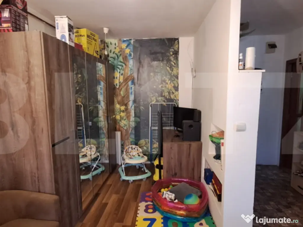 Apartament decomandat, 2 camere, 40 mp, etaj 4, zona Florilo