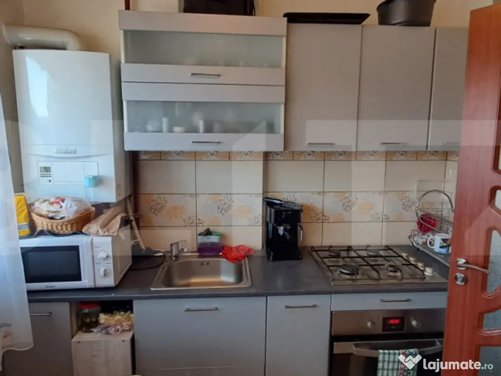 Apartament decomandat, 2 camere, 40 mp, etaj 4, zona Florilo