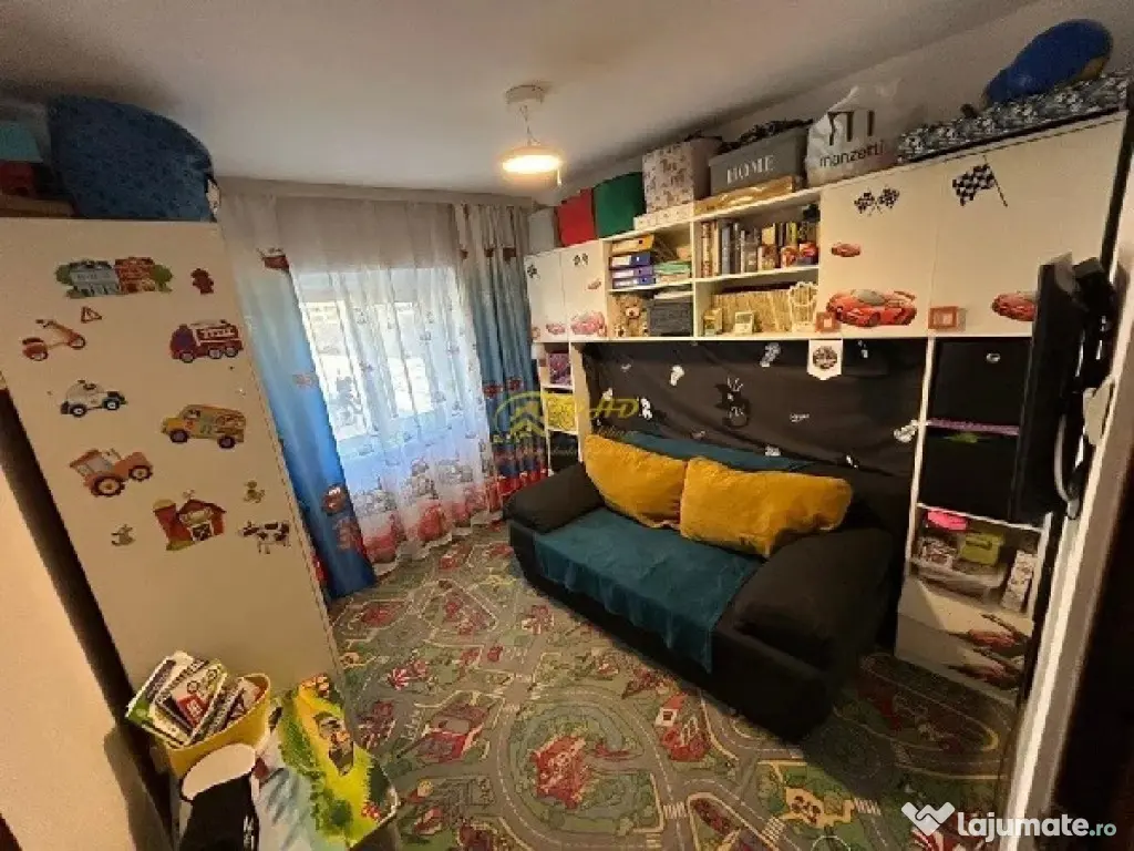 Apartament 3 camere decomandate, zona Pacurari(Alpha Bank)