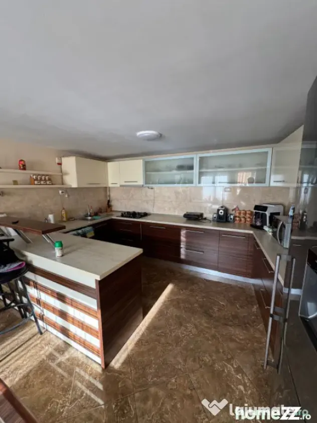 Vilă 336 mp utili, garaj 2 mașini, teren 380 mp, zona Griv