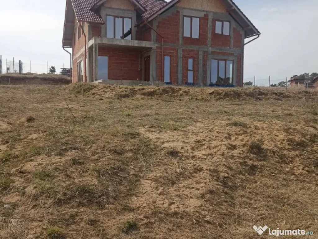 De vânzare teren intravilan în Lacul Reci