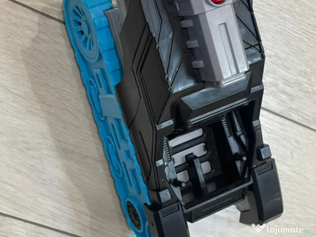 Tanc batman mașina MQuuin și macara