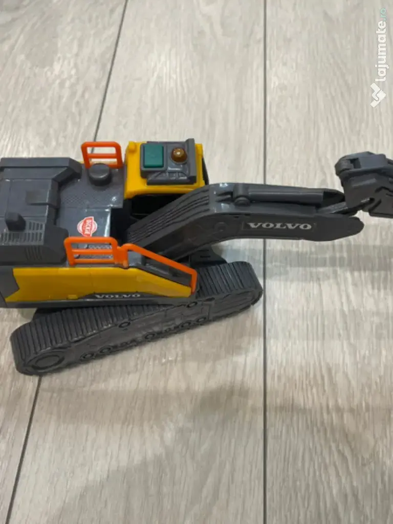 Tanc batman mașina MQuuin și macara