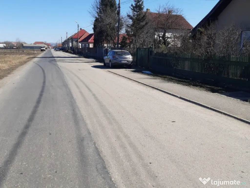 Teren intravilan construibil 2325 utilitati drum asfaltat pozitie buna