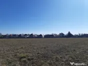 Teren intravilan construibil 2325 utilitati drum asfaltat pozitie buna 