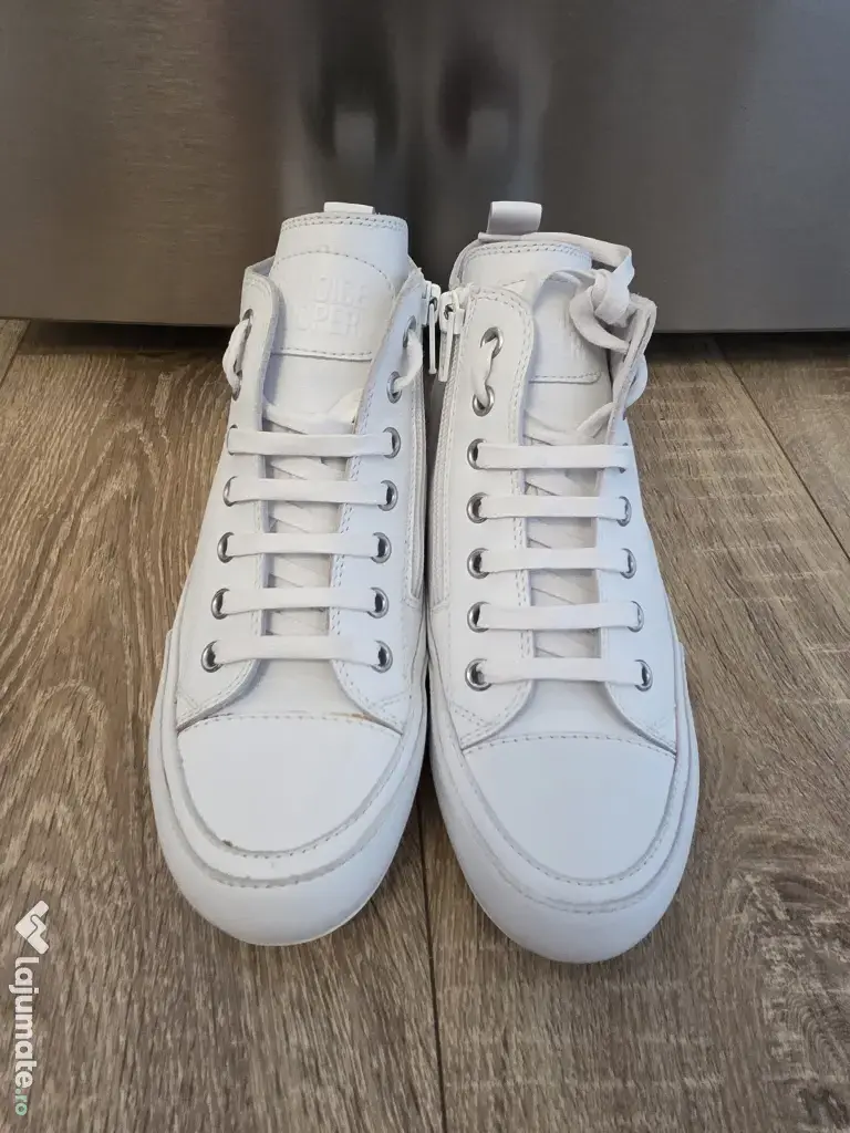 Vând adidasi firma Candice Cooper piele si Adidas.