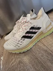 Vând adidasi firma Candice Cooper piele si Adidas. 