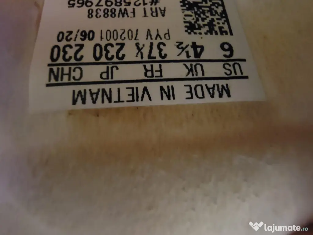 Vând adidasi firma Candice Cooper piele si Adidas.