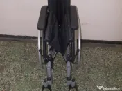 Scaun cu rotile pliabil carut dizabilitati,cu suporturi pt. asezat talpi picioare