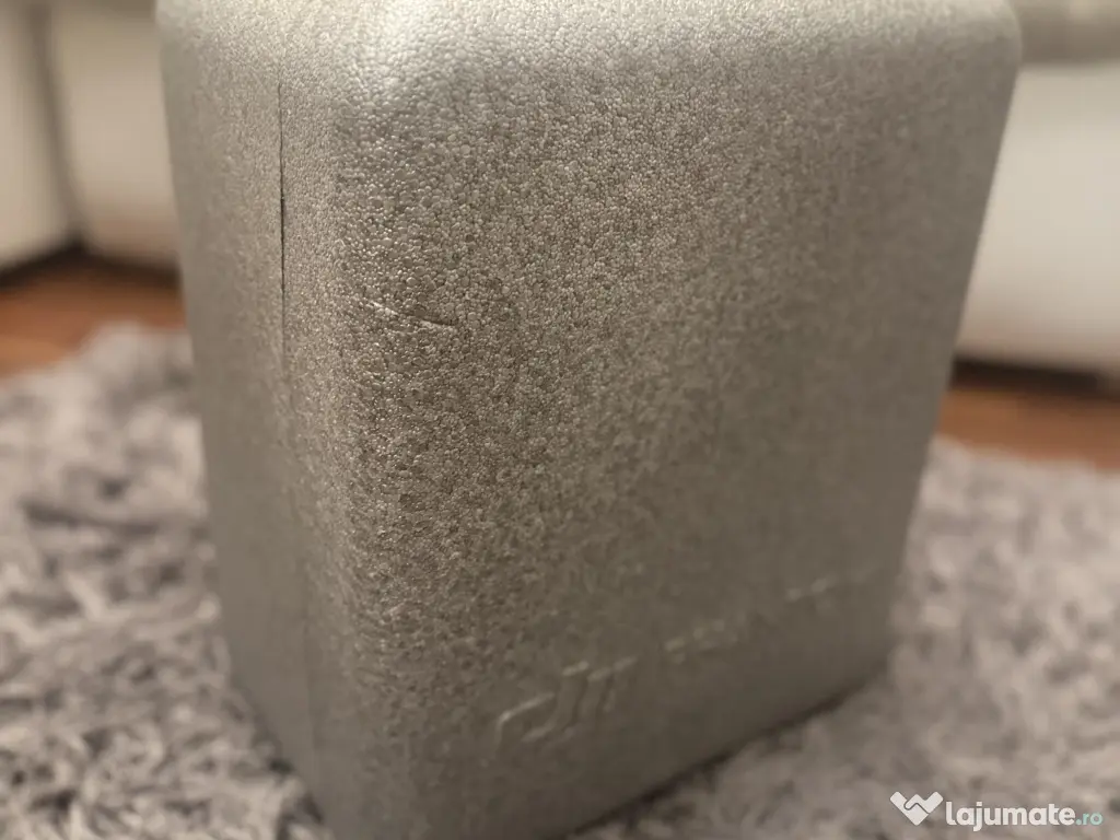 Dronă DJI Phantom 4 Pro / telecomandă cu ecran / completă + cutie