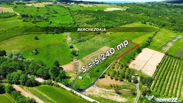Teren cu panorama superba în Berchezoaia + bonus rulota