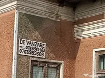 Vând casa 9 incaperi