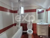 Casă mobilată, cu garaj și foișor – Zonă liniștită 