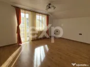 Casă mobilată, cu garaj și foișor – Zonă liniștită 