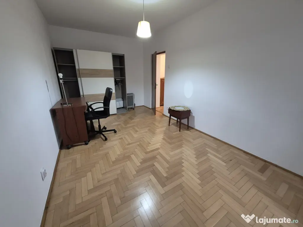 Apartament 2 camere decomandat,et.4, Piata Victoriei,vis-a-vis America House