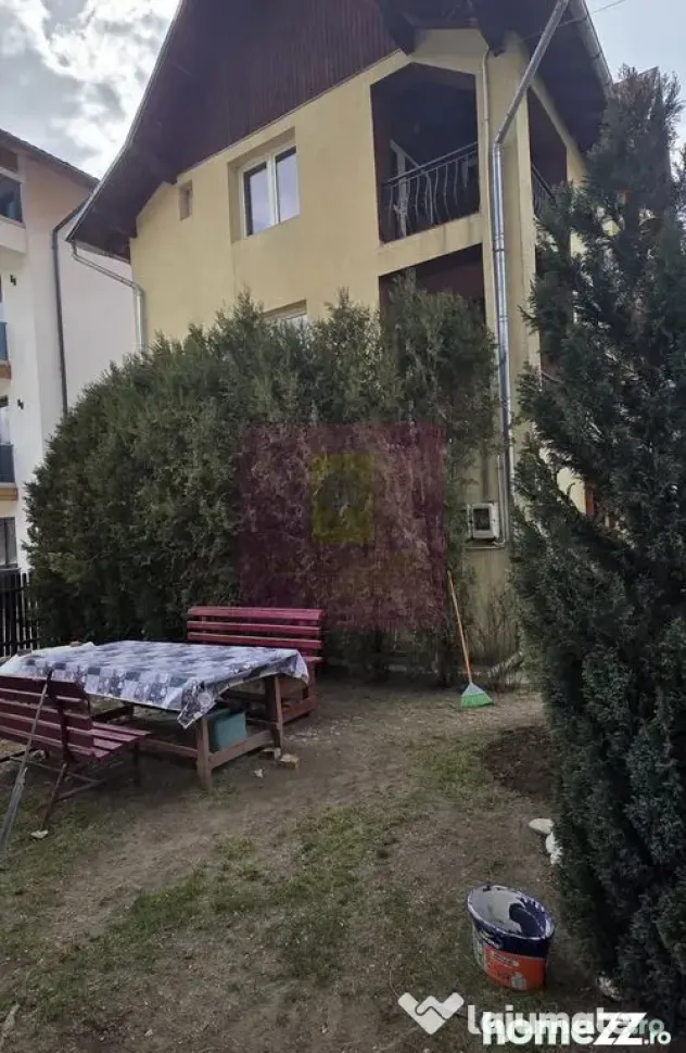 Vila de vânzare cu 8 camere și garaj in Busteni
