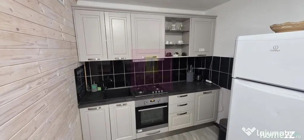 Vila de vânzare cu 8 camere și garaj in Busteni