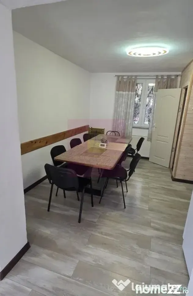 Vila de vânzare cu 8 camere și garaj in Busteni