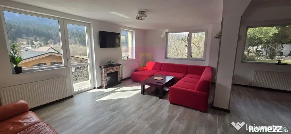 Vila de vânzare cu 8 camere și garaj in Busteni
