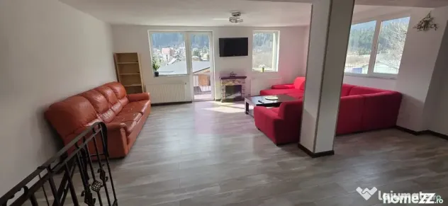 Vila de vânzare cu 8 camere și garaj in Busteni